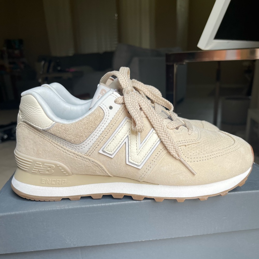 New Balance Classic 574 ** GENTLY WORN w/ BOX **
